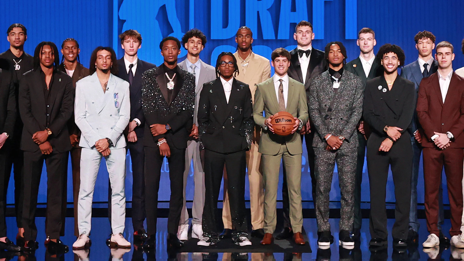 洛杉矶湖人队东契奇王者归来，球队默契提升冲冠展望